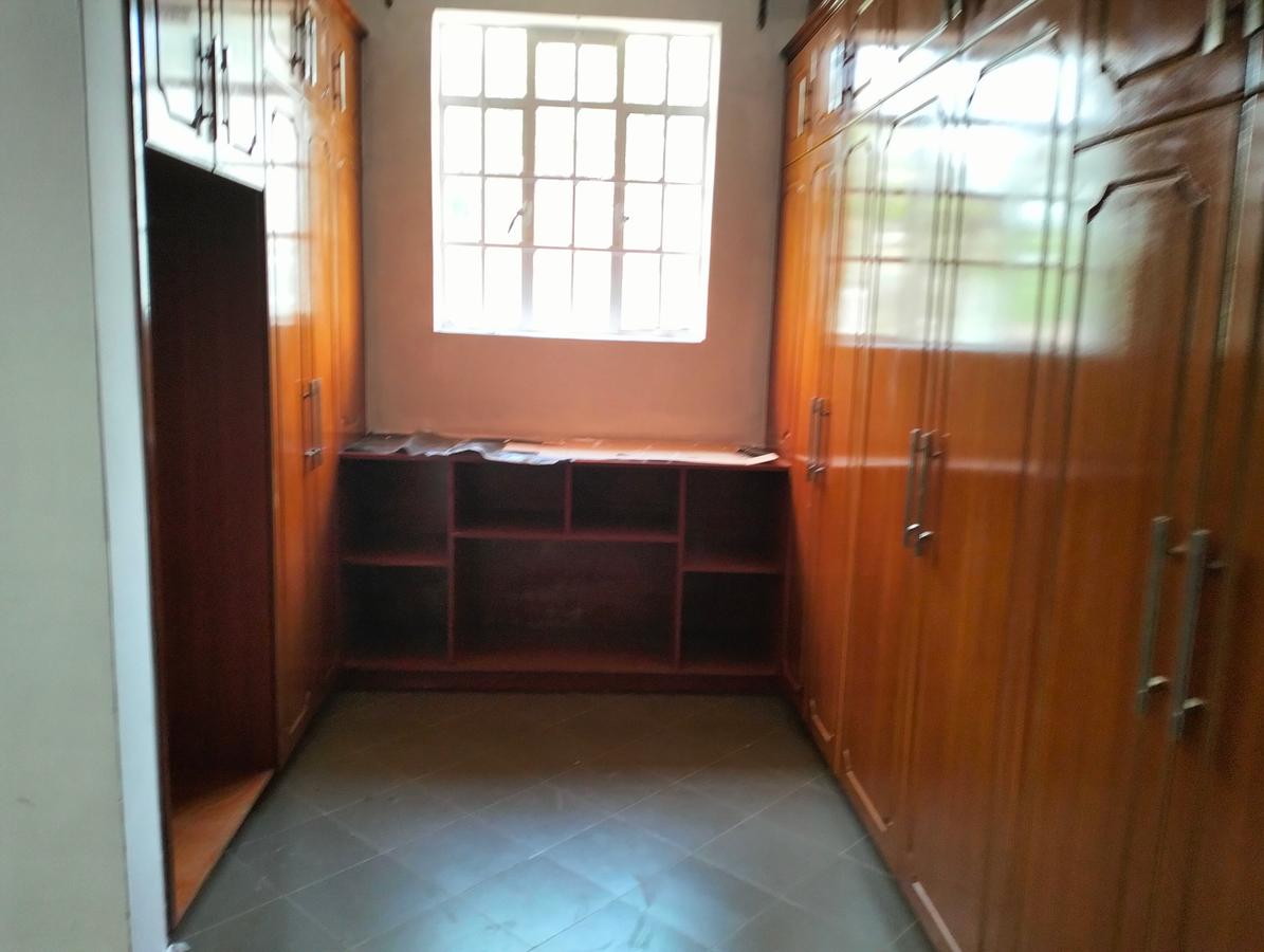 5 Bed House with En Suite in Runda - 9