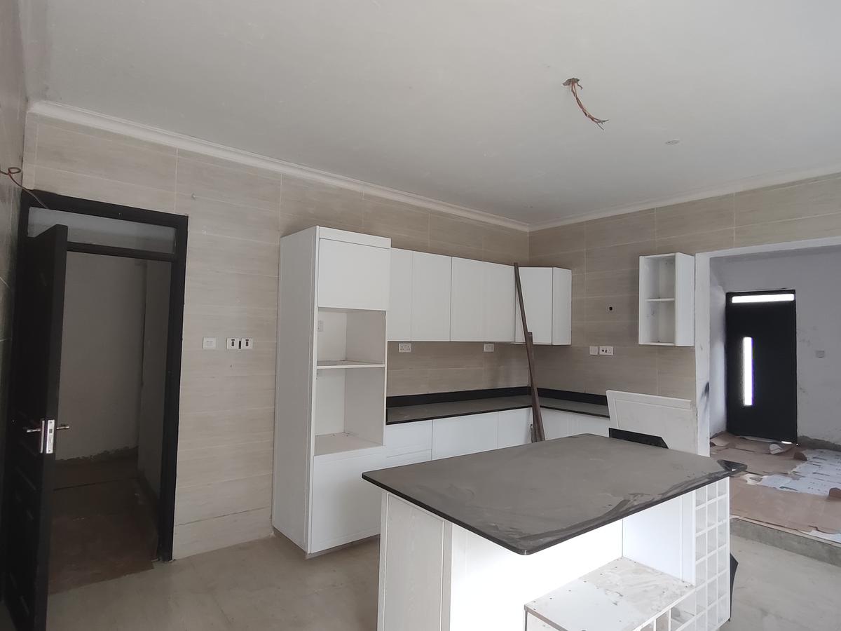 5 Bed Villa with En Suite in Lavington - 3