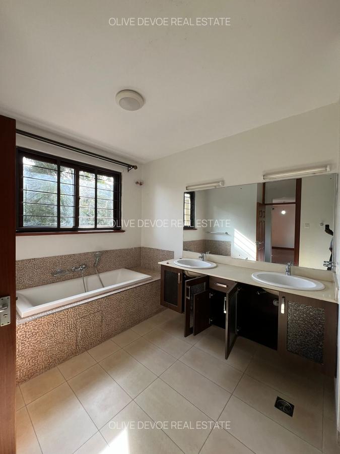 5 Bed Townhouse with En Suite in Lavington - 14