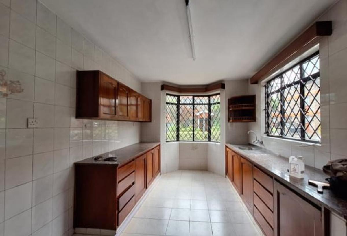 4 Bed Townhouse with En Suite in Lavington - 11