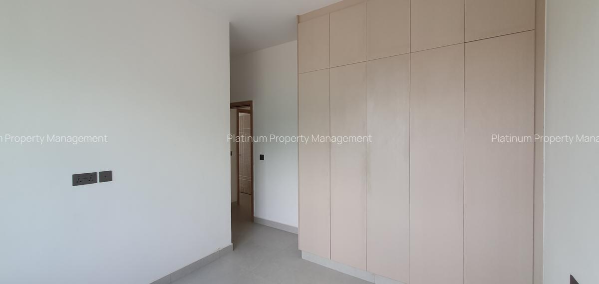 3 Bed Apartment with En Suite at Brookside - 11