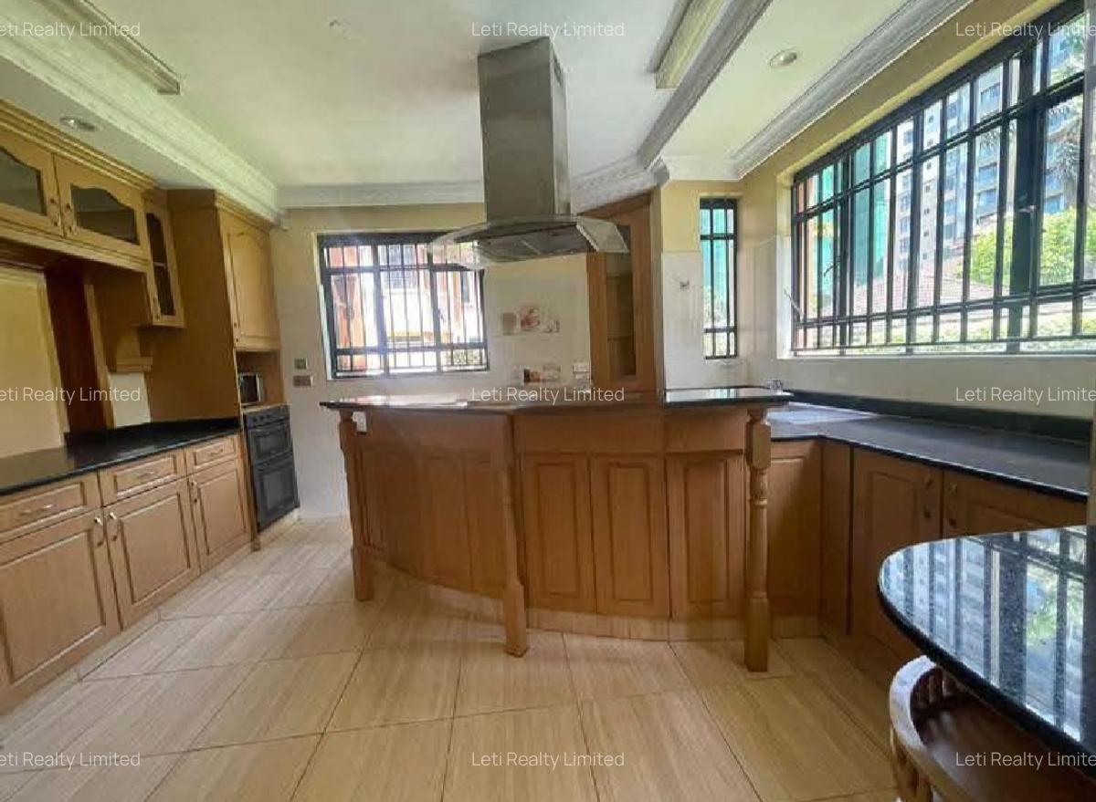 5 Bed Townhouse with En Suite in Lavington - 4