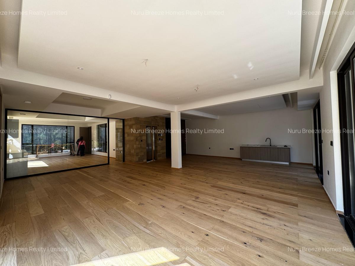 6 Bed House with En Suite in Nyari - 19