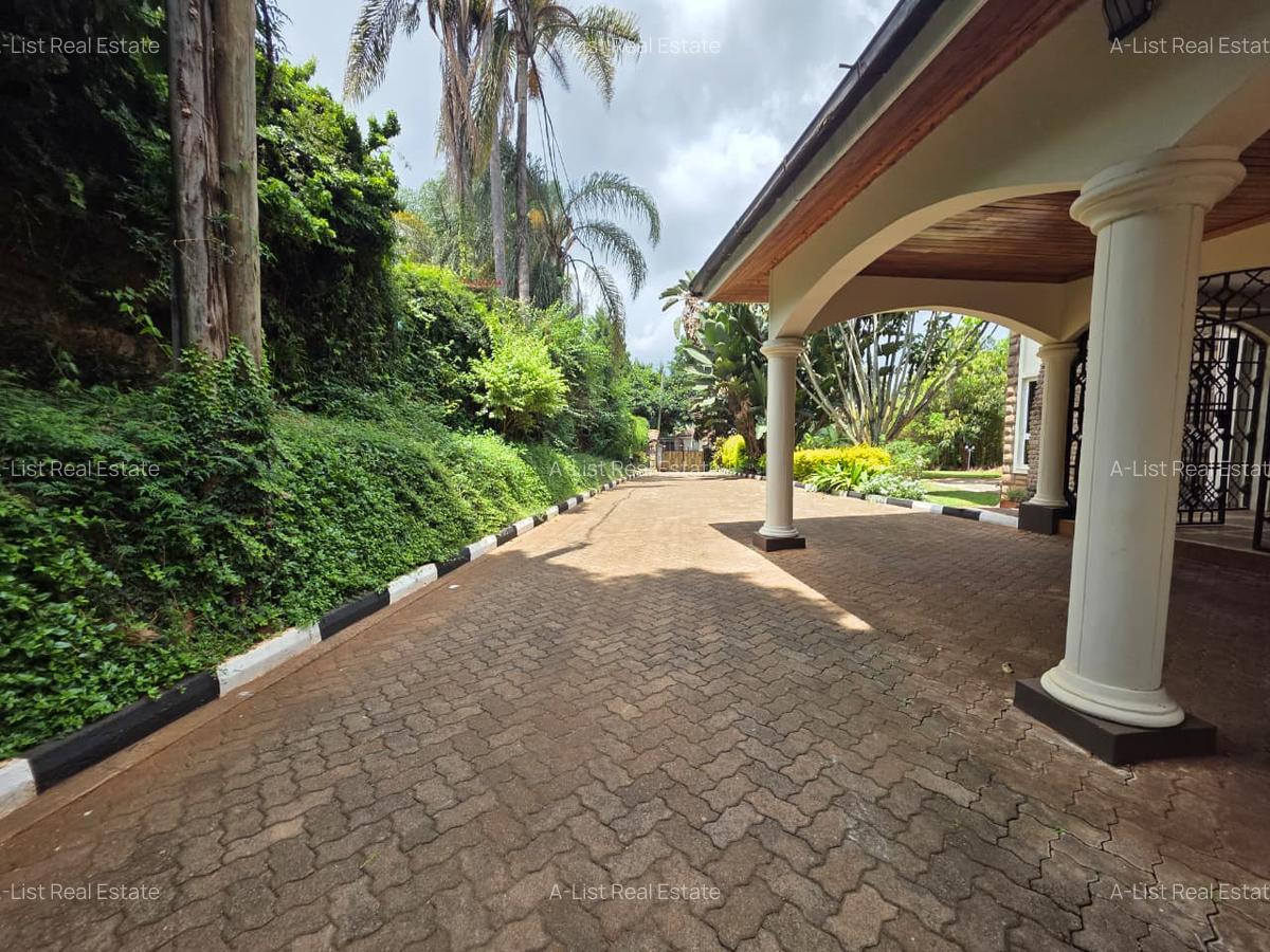 4 Bed House with En Suite at Hillview - 5