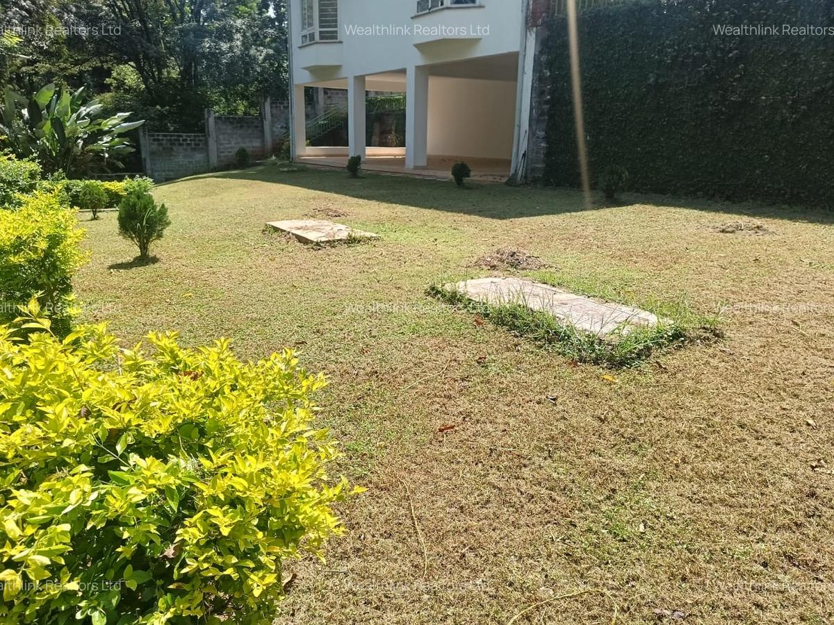 5 Bed Townhouse with En Suite at Lonetree - 6