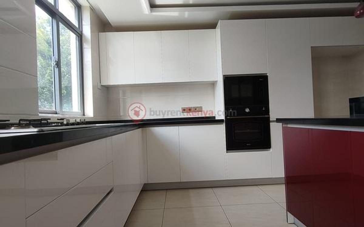 5 Bed Townhouse with En Suite at Lavington - 9