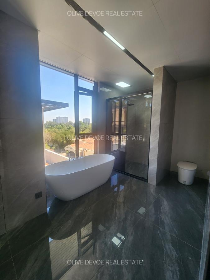 5 Bed Villa with En Suite in Lavington - 5