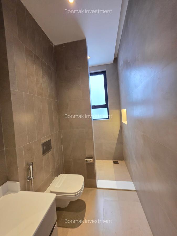 5 Bed Townhouse with En Suite at Lavington Green - 15
