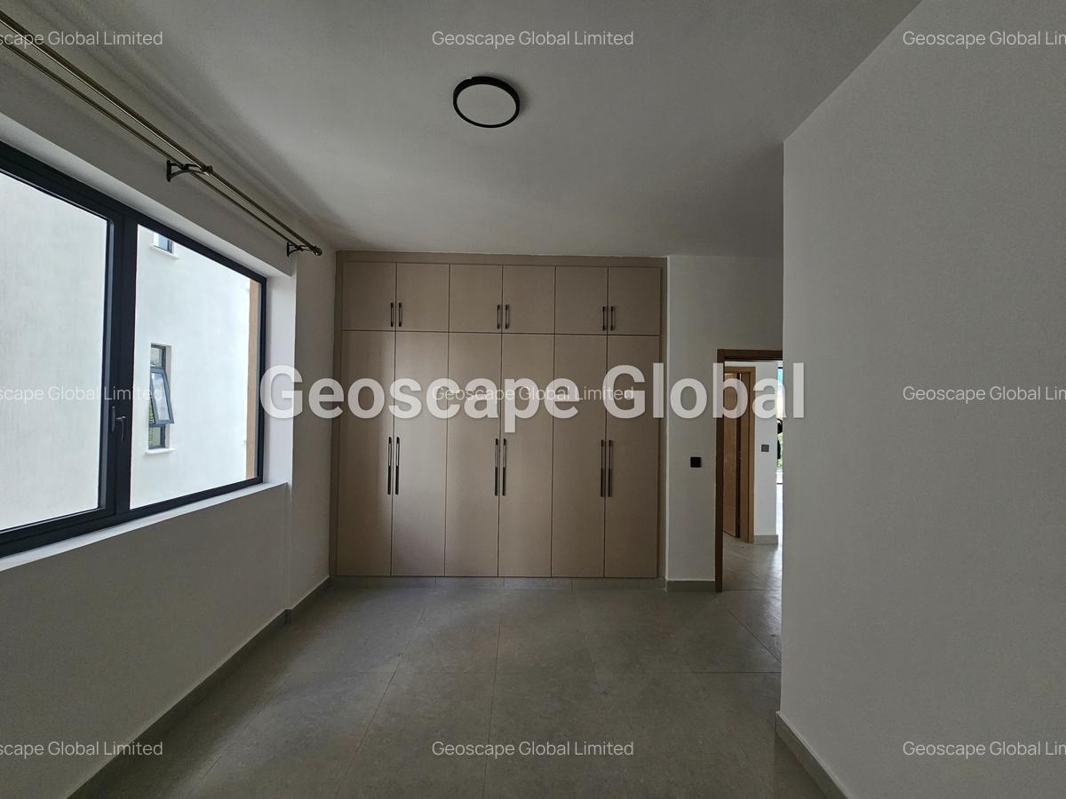 2 Bed Apartment with En Suite in Brookside - 11