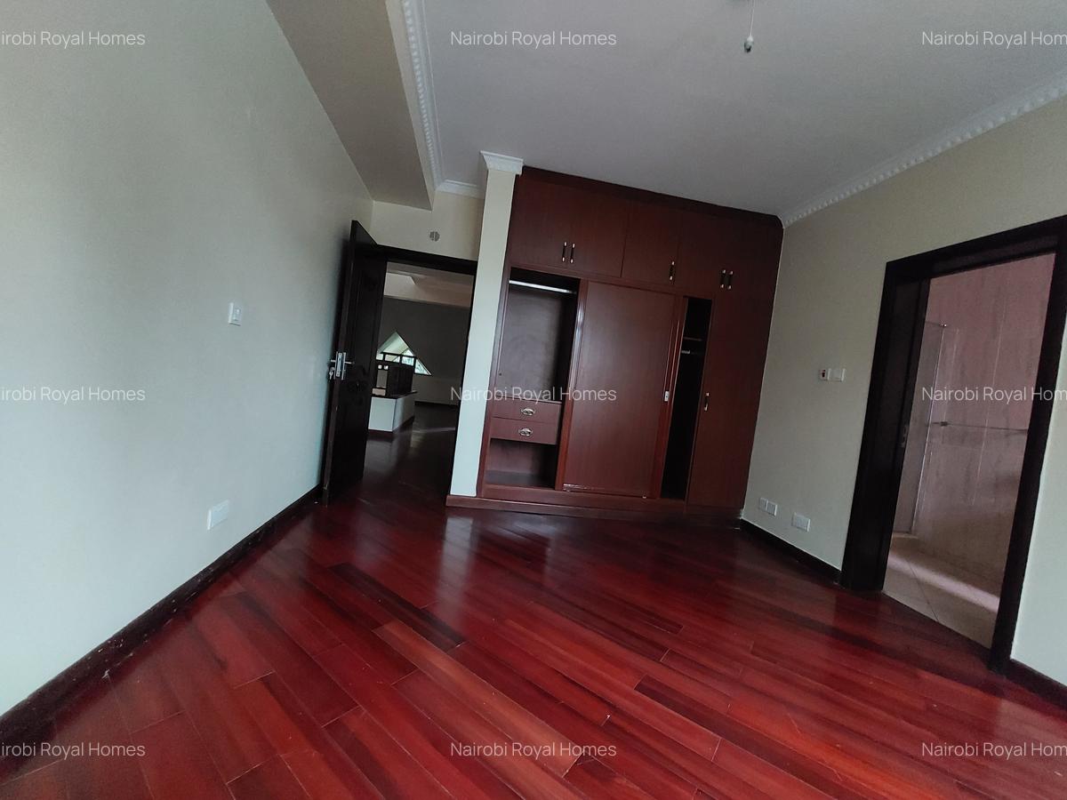 5 Bed Townhouse with En Suite at Lavington Green - 20