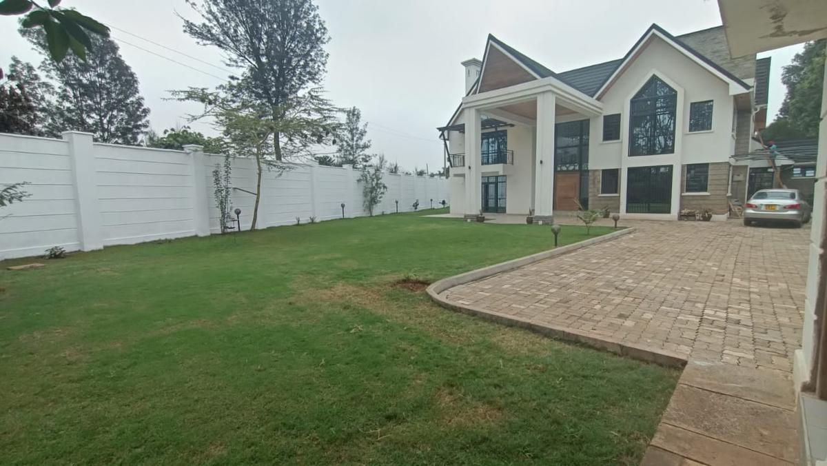 5 Bed House with En Suite in Runda - 2