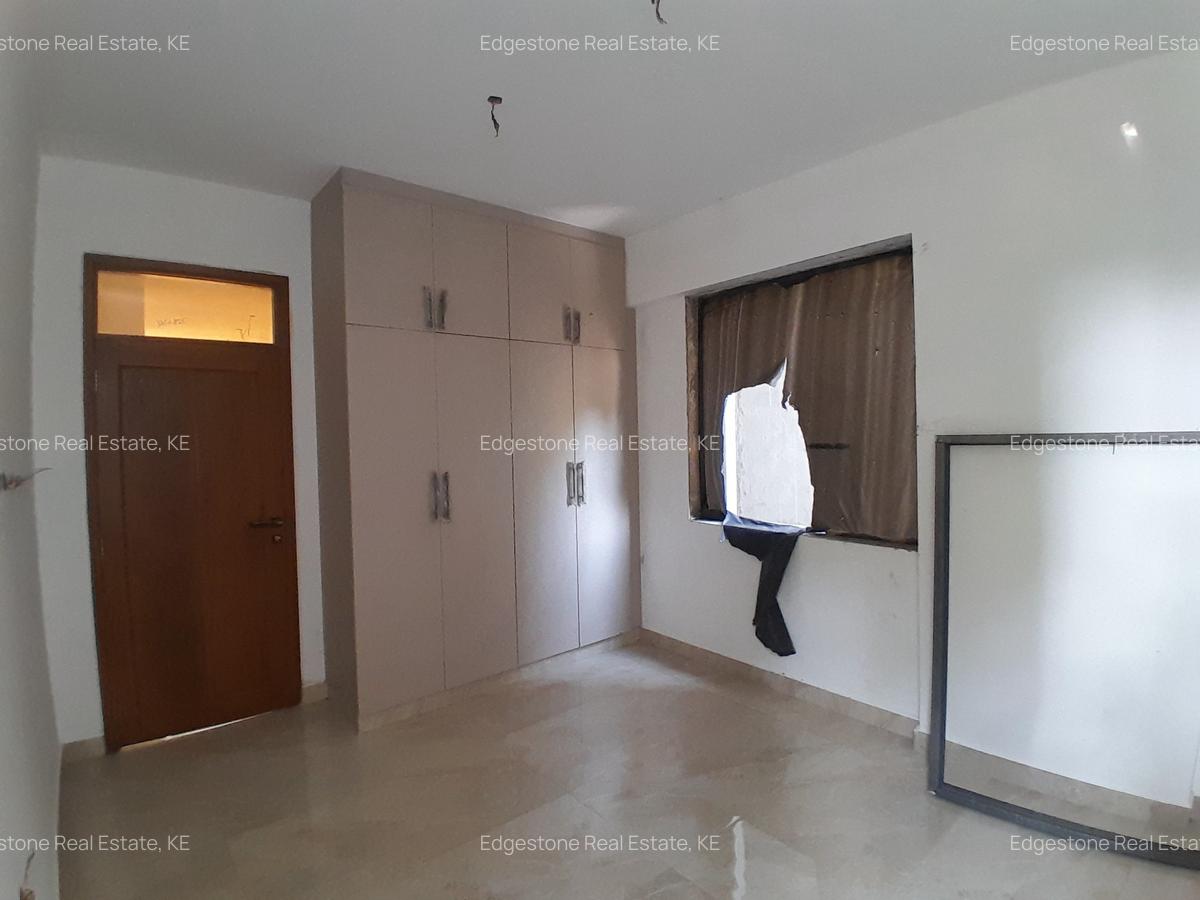 2 Bed Apartment with En Suite in Tudor - 11