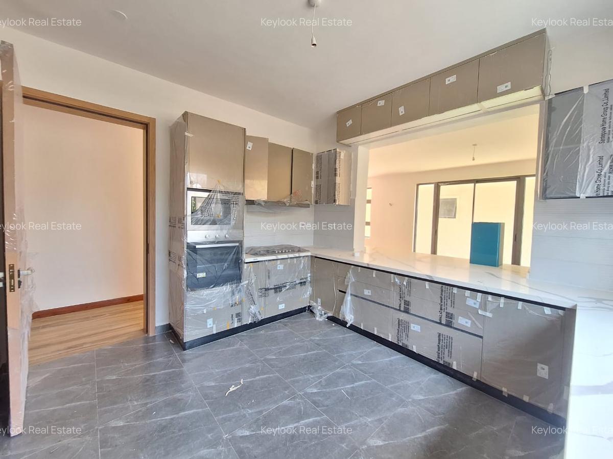 5 Bed Townhouse with En Suite at Lavington - 18