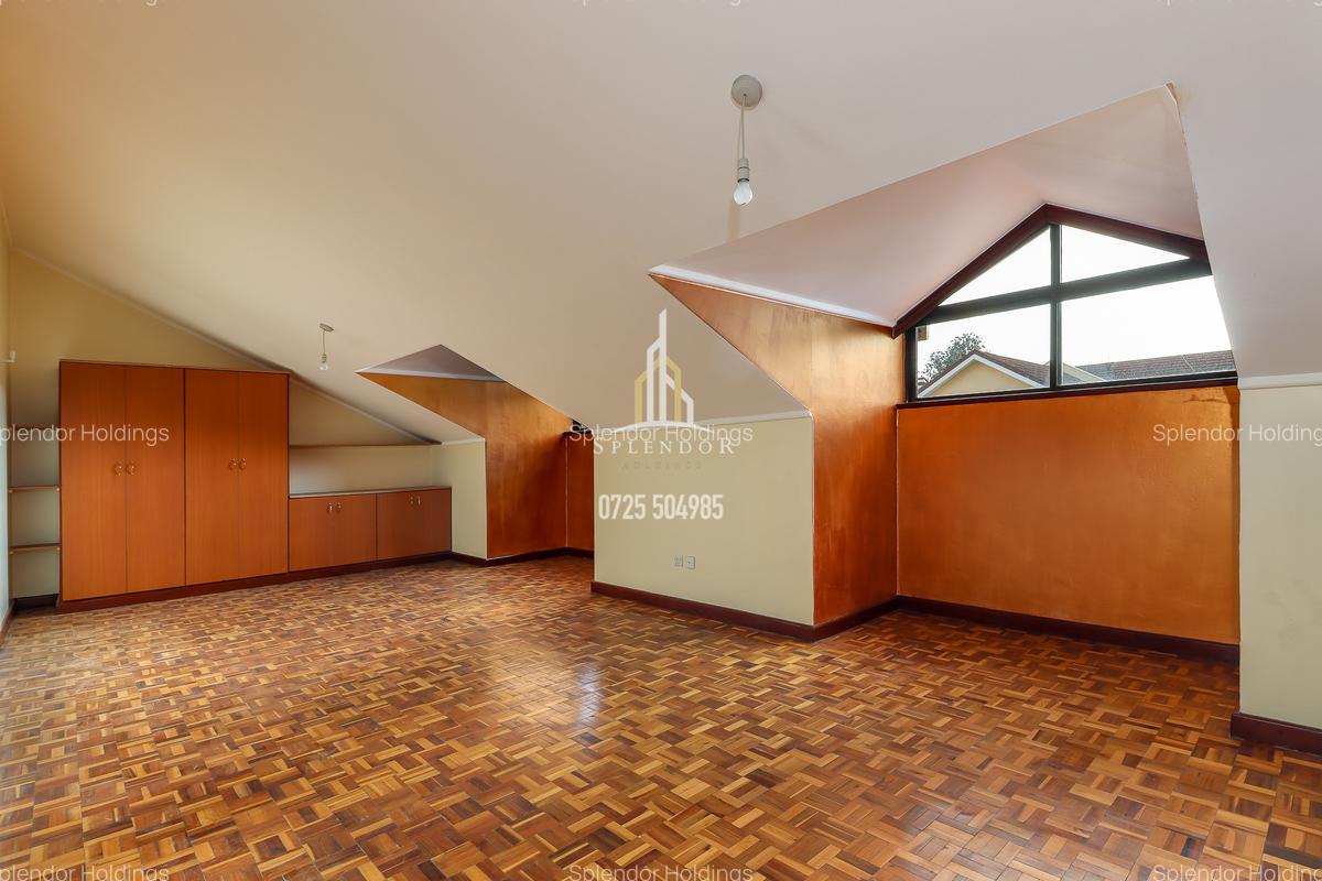 5 Bed Townhouse with En Suite in Lavington - 10