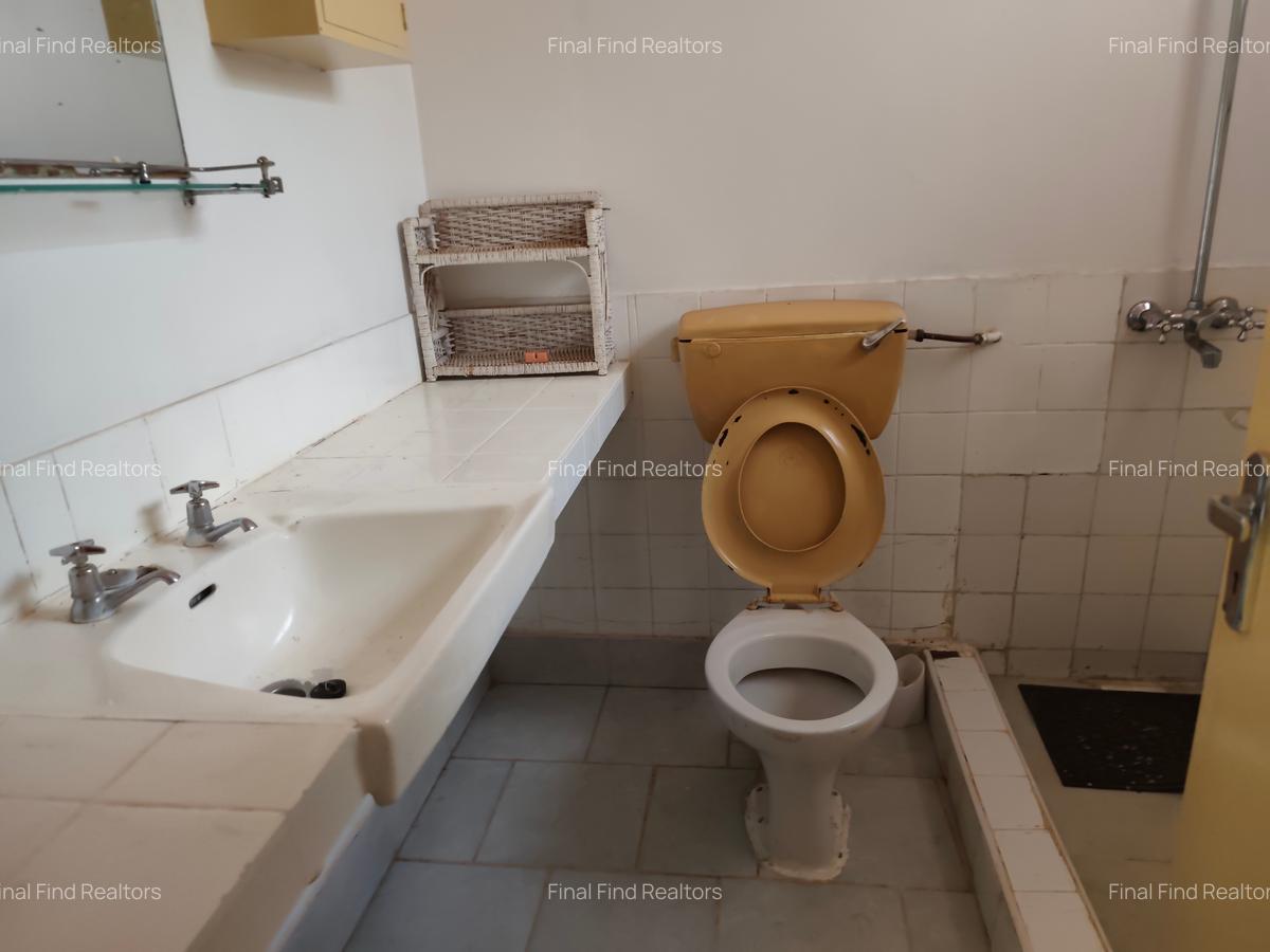 4 Bed House with En Suite in Loresho - 9