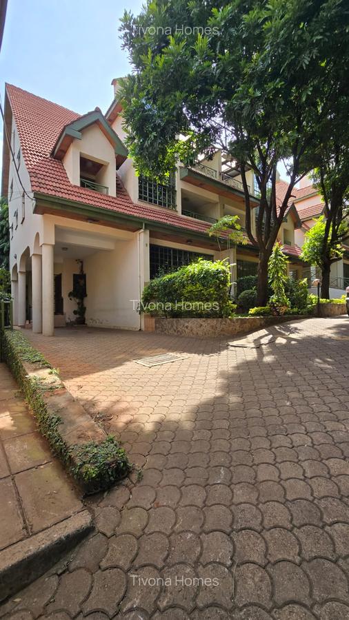 5 Bed House with En Suite in Loresho - 1