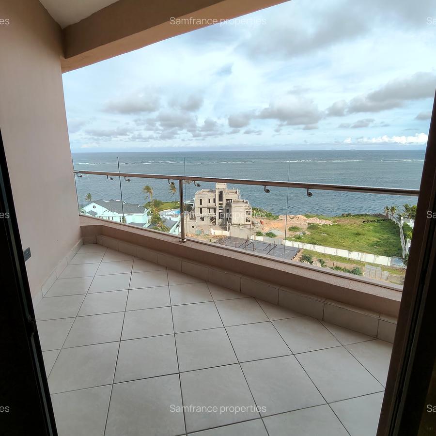 Serviced 4 Bed Apartment with En Suite at 1St Avanue - 1