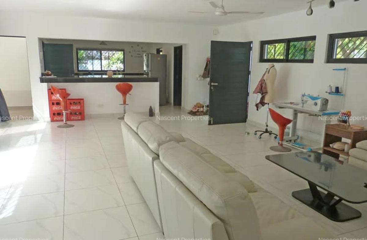 4 Bed House with En Suite in Watamu - 8