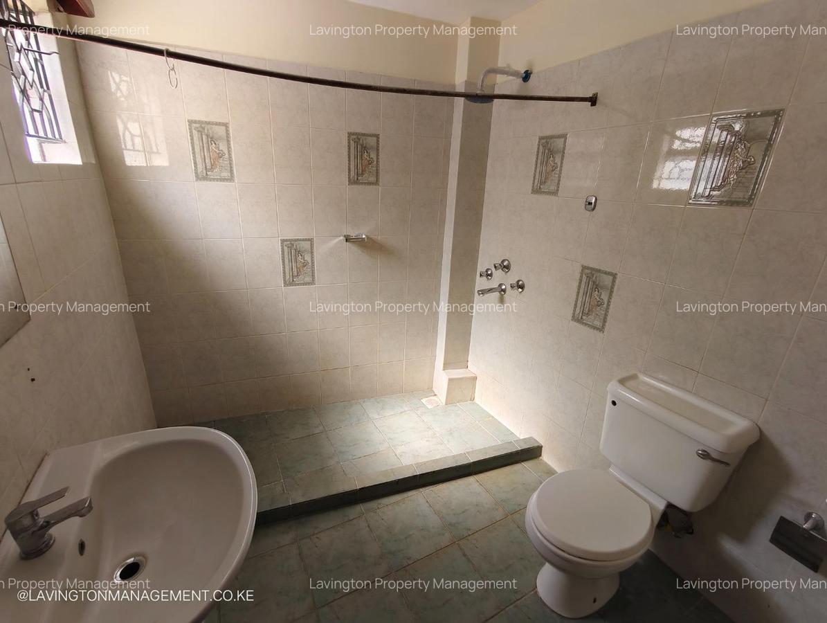 5 Bed Townhouse with En Suite at Valley Arcade - 13