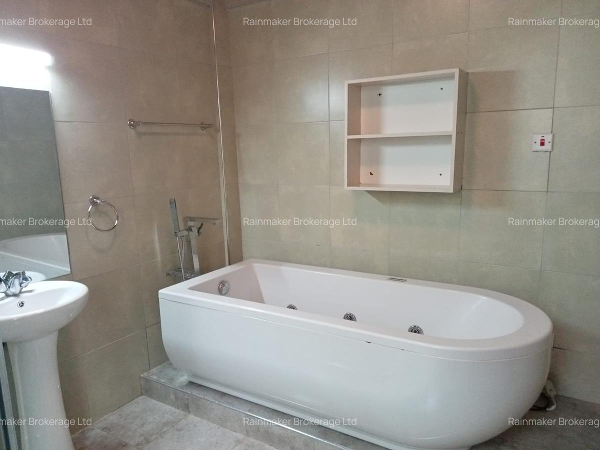 4 Bed House with En Suite in Spring Valley - 4