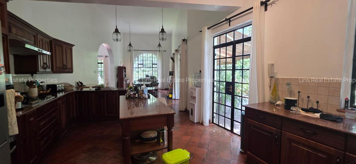 4 Bed House with En Suite in Kyuna - 6