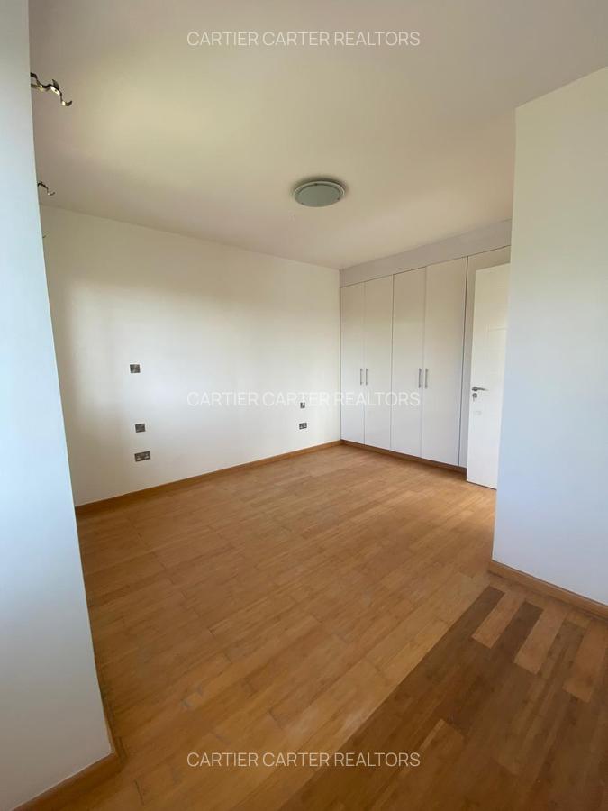 4 Bed Villa with En Suite in Garden Estate - 2