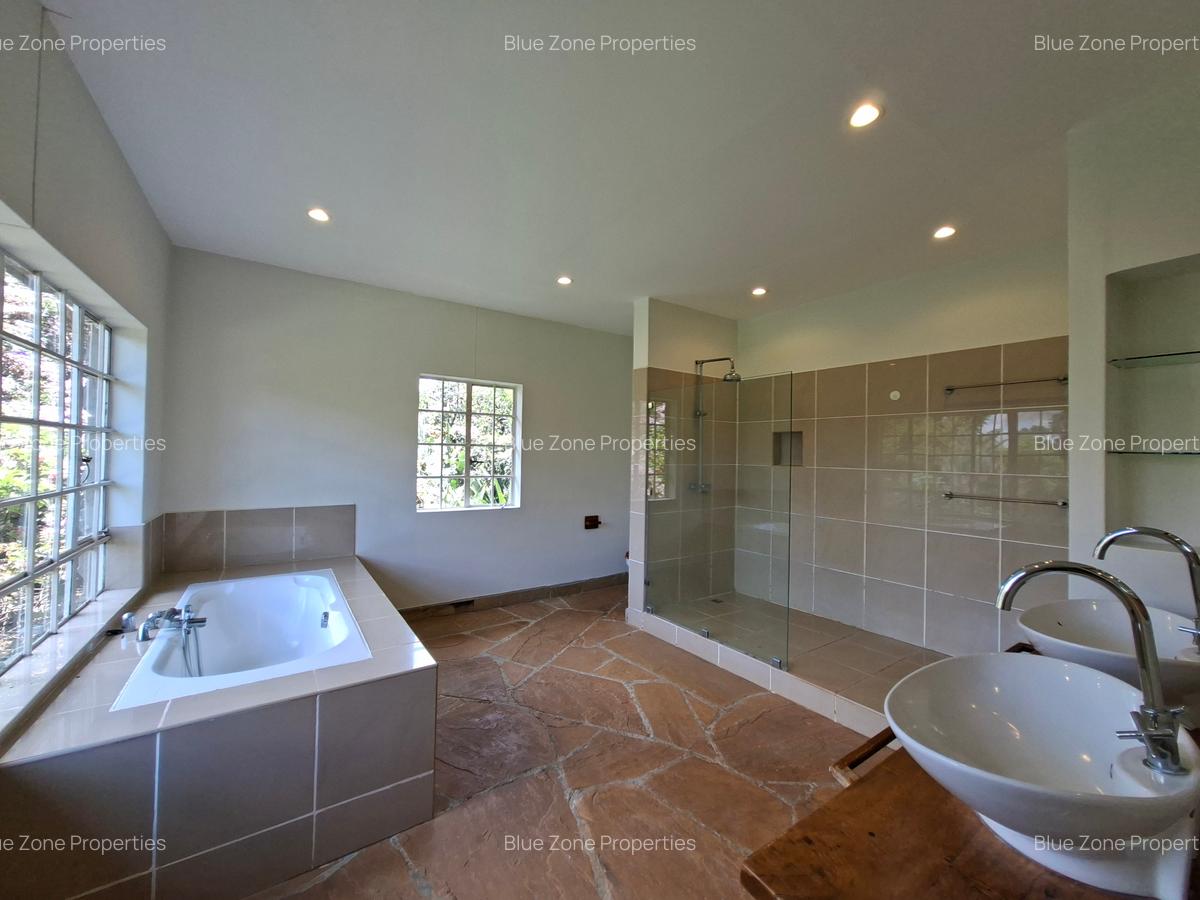 5 Bed House with En Suite at Off Ridgeways Rd - 18