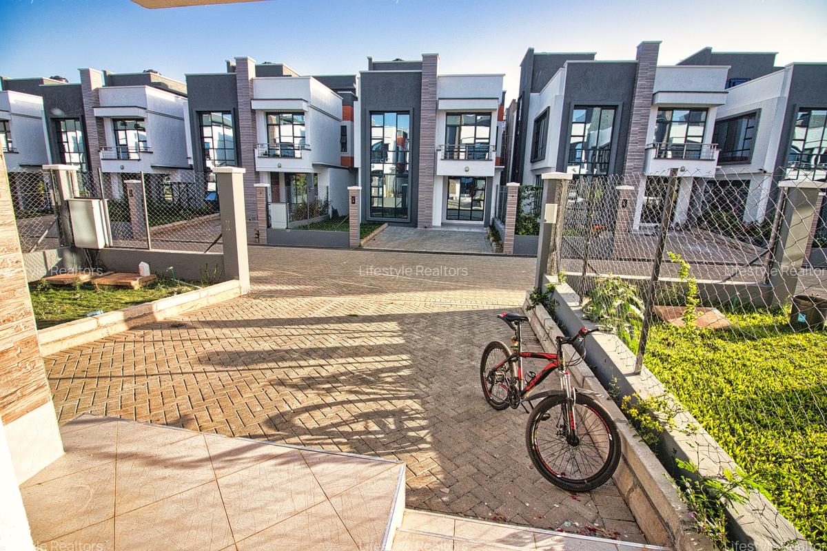 4 Bed House with En Suite at Eastern Bypass - 2