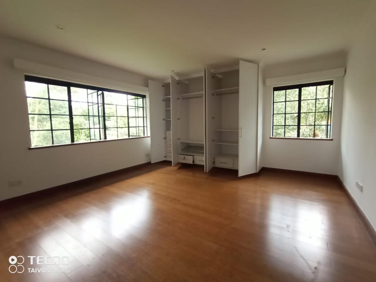5 Bed Villa with En Suite in Rosslyn - 7