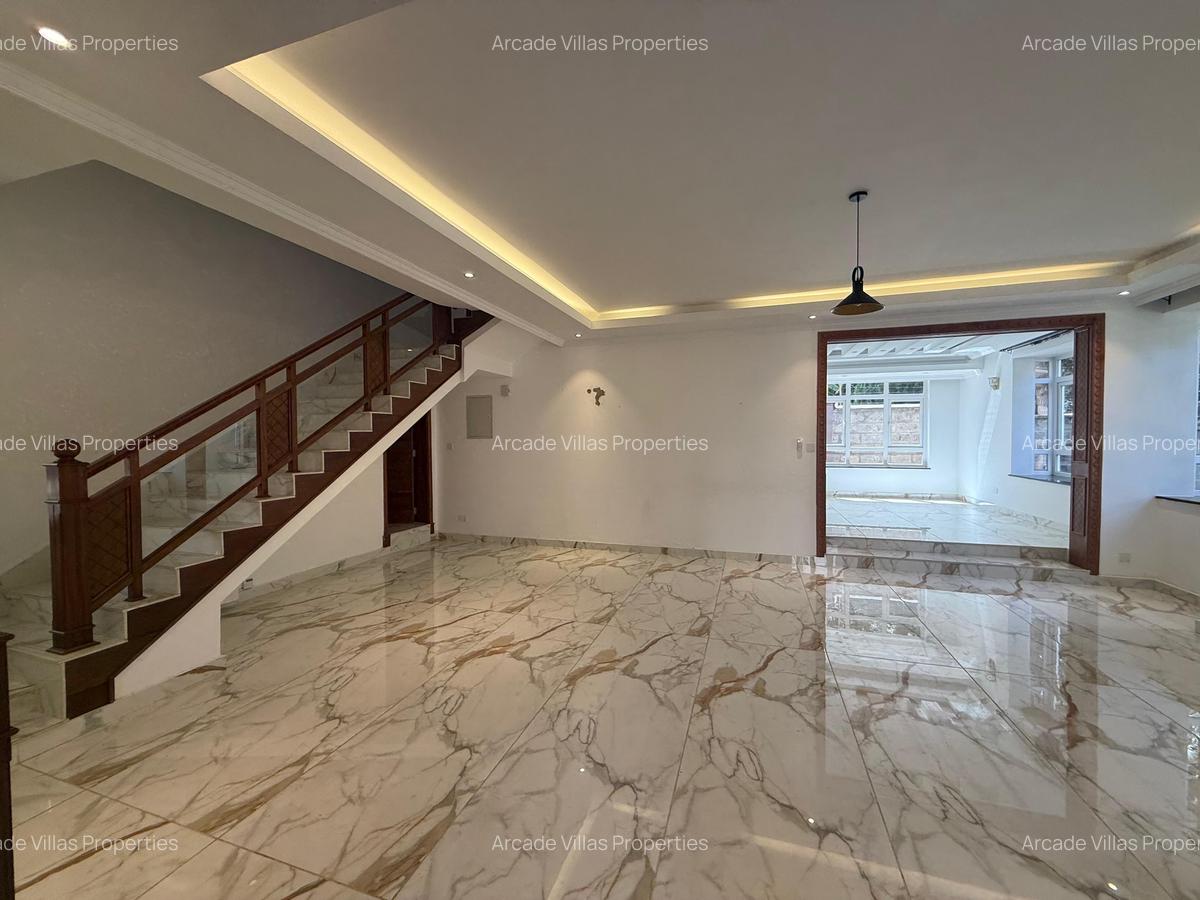 5 Bed Townhouse with En Suite in Lavington - 1