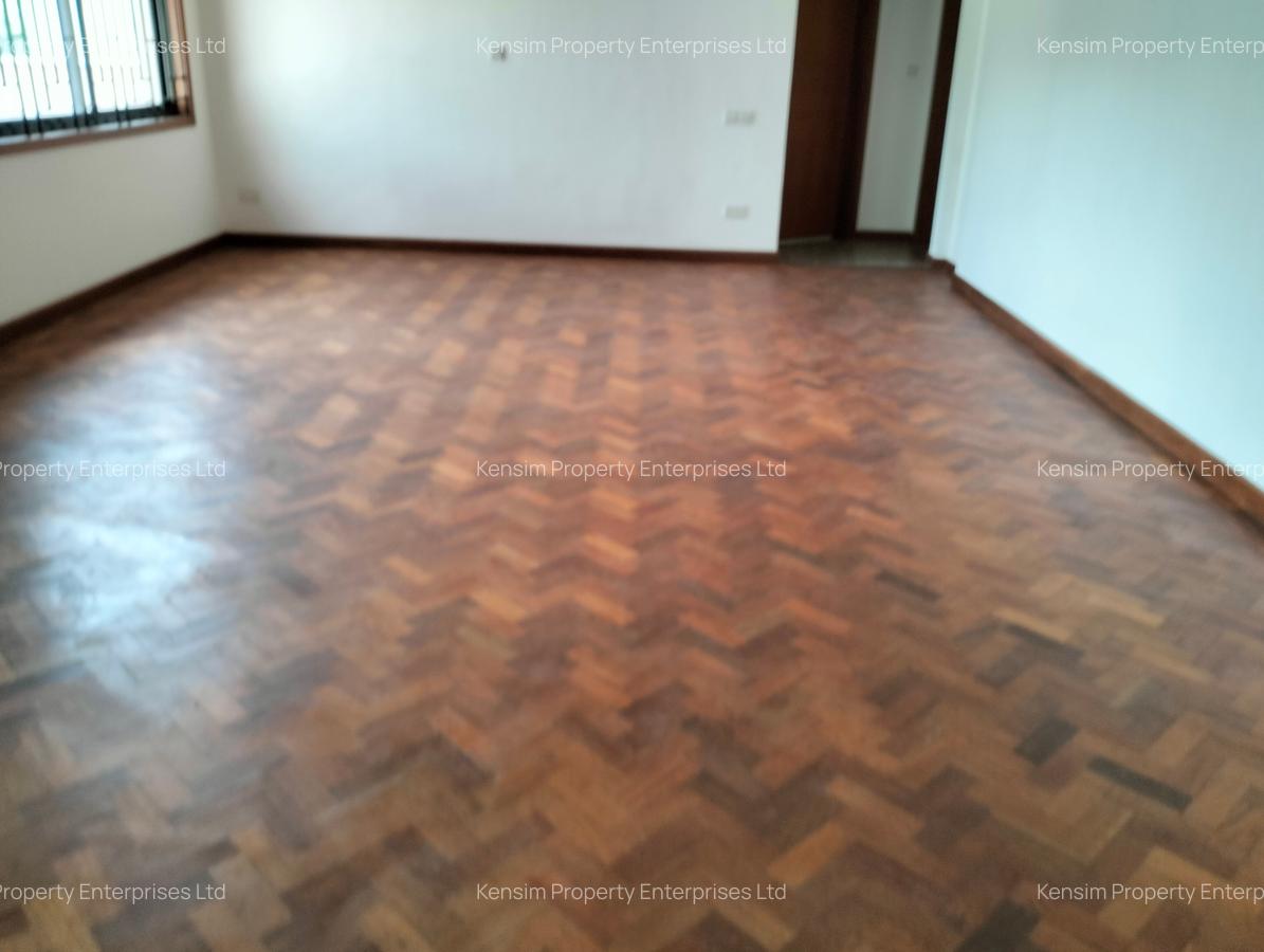 6 Bed Townhouse with En Suite in Lavington - 5