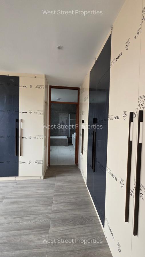 5 Bed Villa with En Suite at Lavington - 15