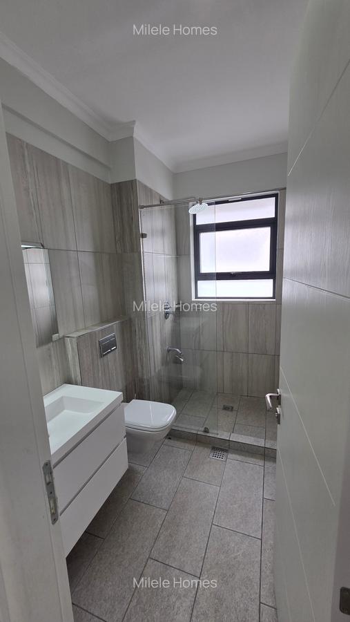 5 Bed Townhouse with En Suite at Paradise - 11