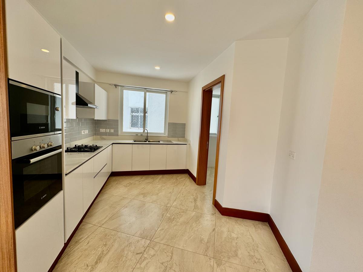 3 Bed Apartment with En Suite in Parklands - 4