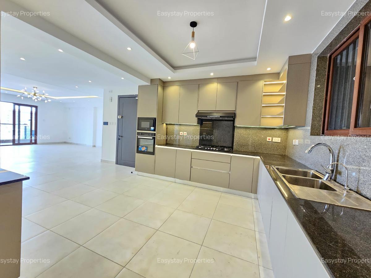 3 Bed Apartment with En Suite in Parklands - 19