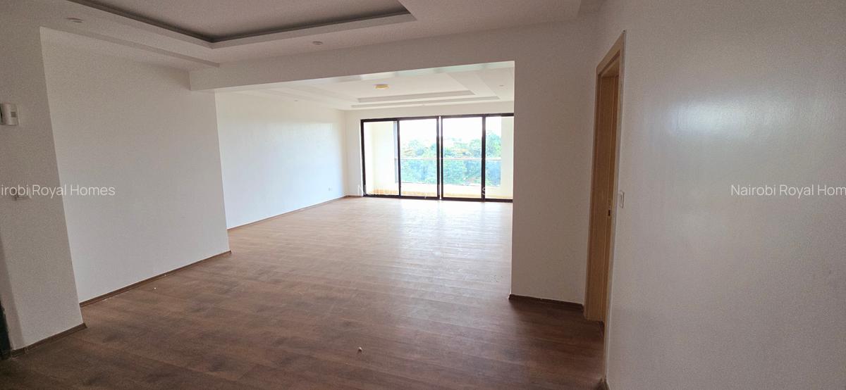 4 Bed Apartment with En Suite at Parklands Avenue - 9