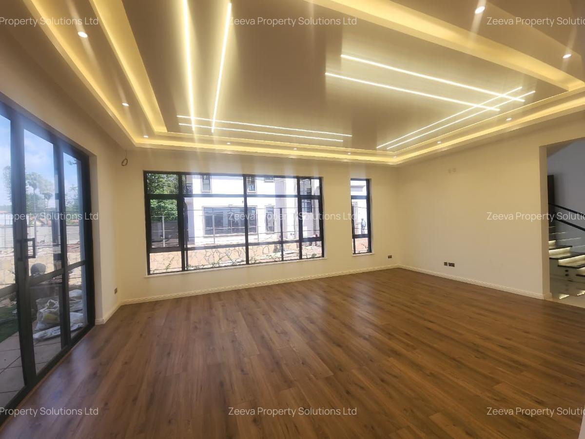 5 Bed House with En Suite in Lavington - 6