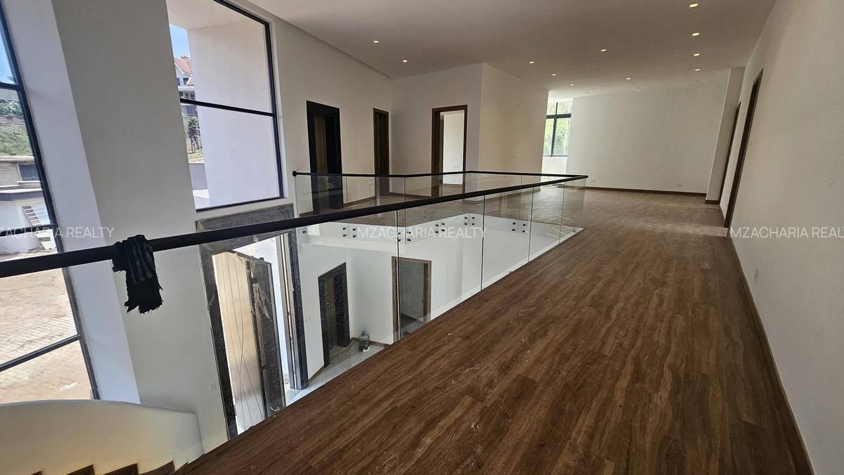 5 Bed Villa with En Suite in Nyari - 6