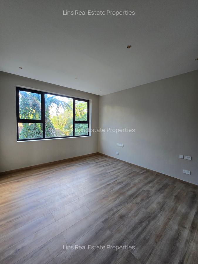 5 Bed Townhouse with En Suite in Lavington - 13