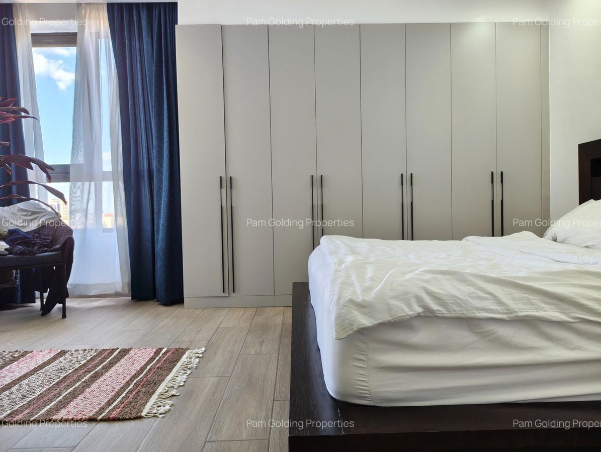 3 Bed Apartment with En Suite in Riverside - 11