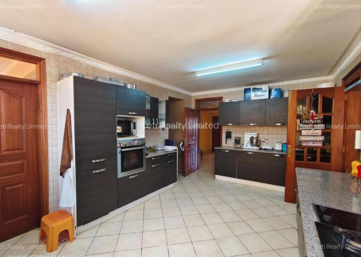 5 Bed Townhouse with En Suite in Lavington - 9