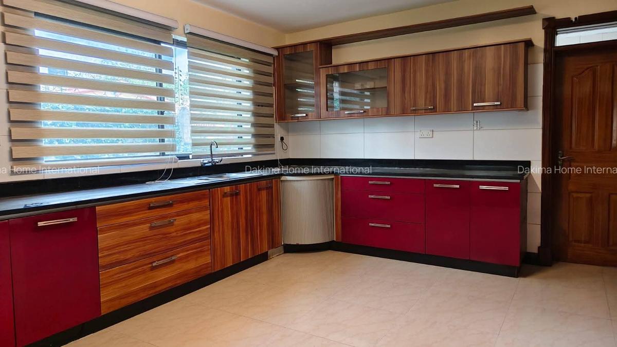 4 Bed Townhouse with En Suite in Brookside - 12
