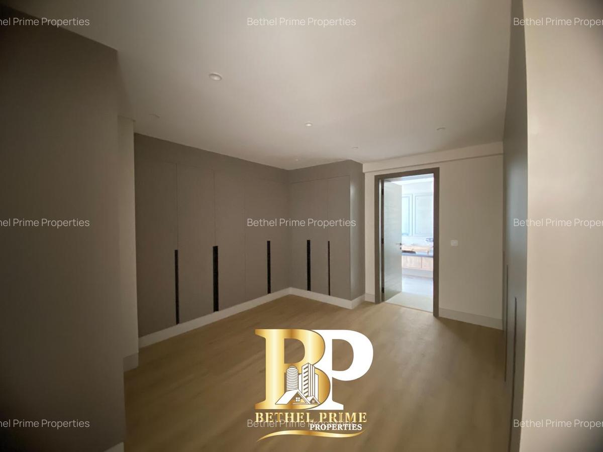 5 Bed Townhouse with En Suite in Brookside - 13
