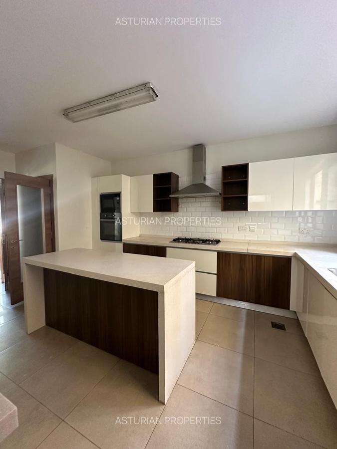 4 Bed Townhouse with En Suite in Lavington - 9