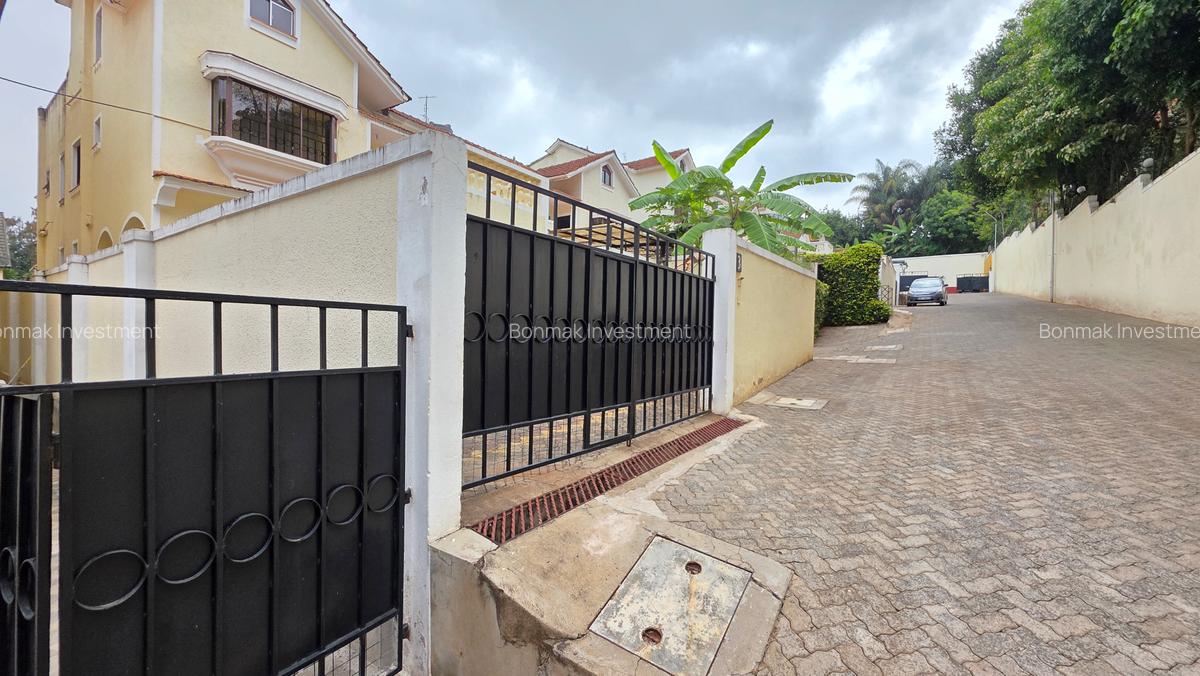 4 Bed Townhouse with En Suite at Lavington Green. - 3