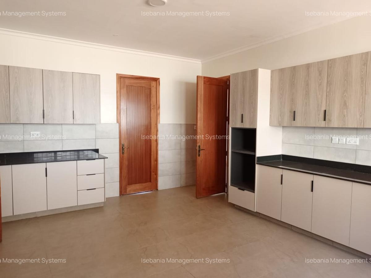 6 Bed House with En Suite at - 7