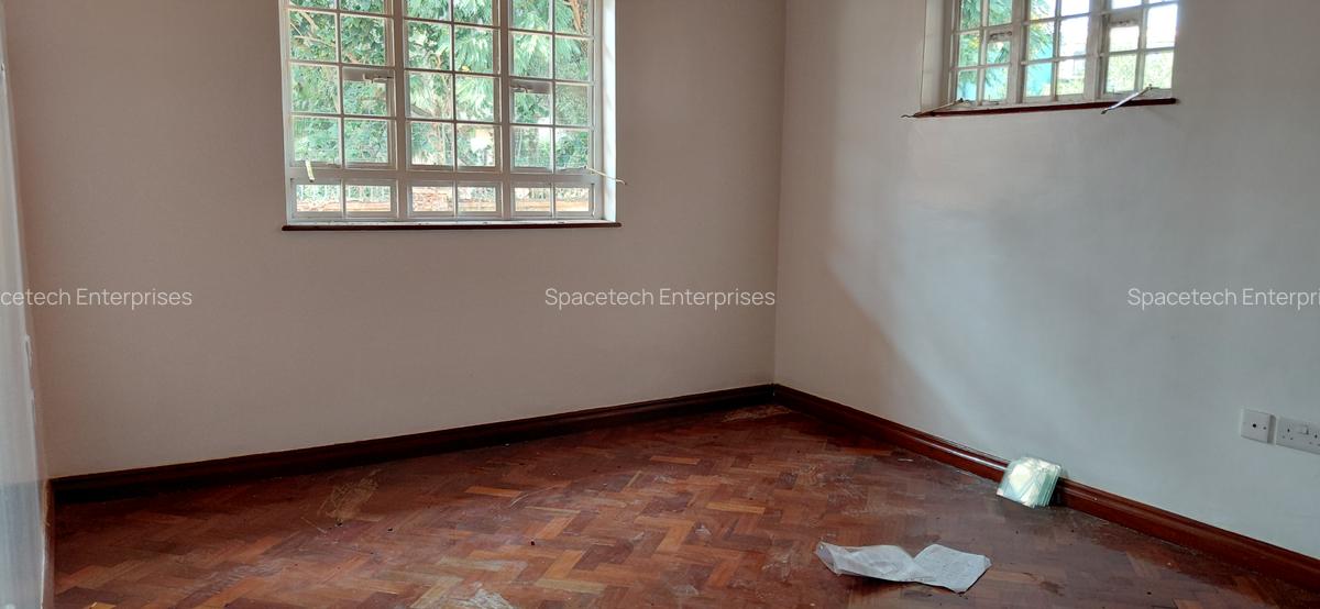 5 Bed House with En Suite in Nyari - 12