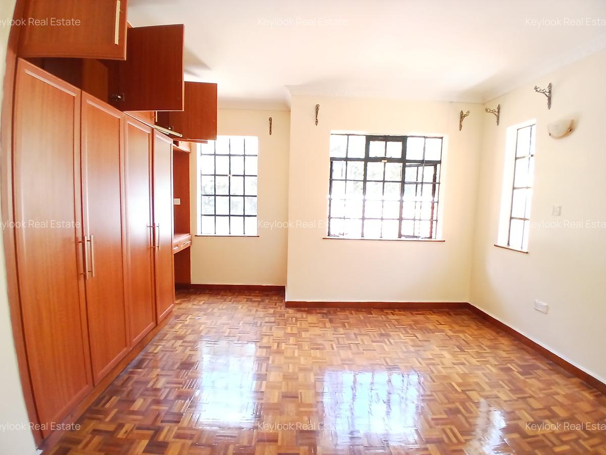 4 Bed Townhouse with En Suite at Lavington - 12