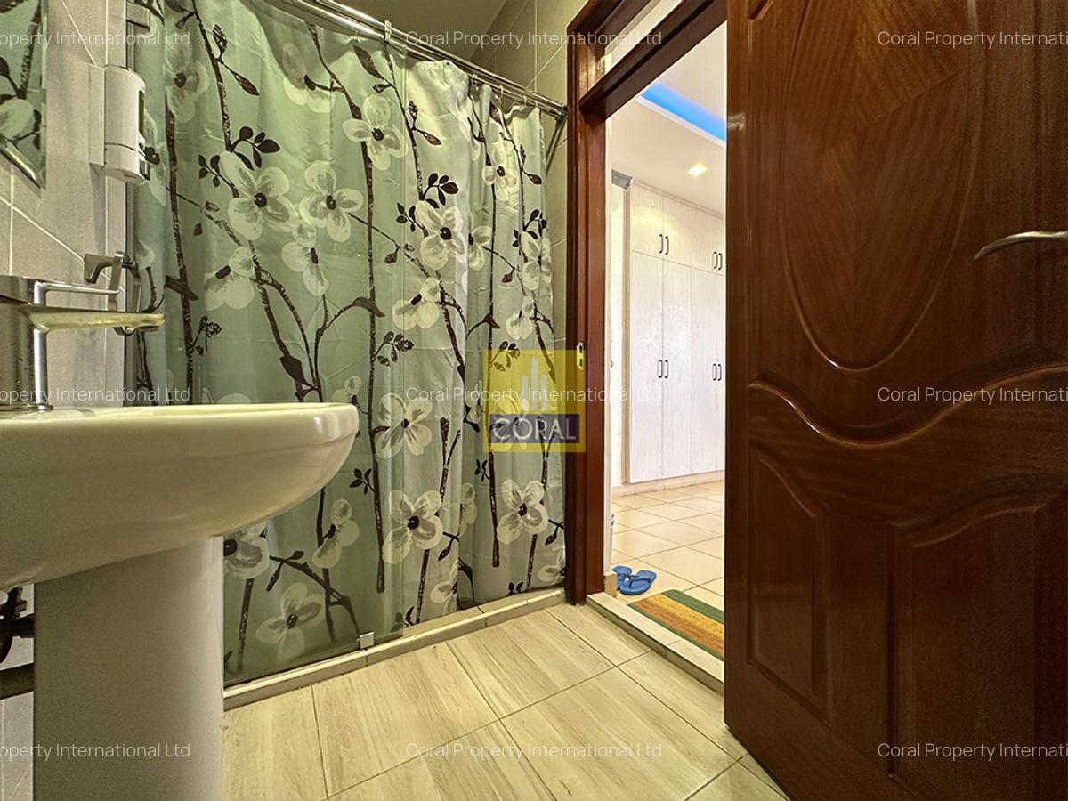 4 Bed Apartment in Parklands - 16