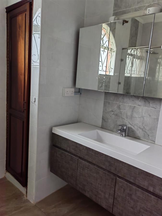 4 Bed Townhouse with Swimming Pool in Riverside - 18